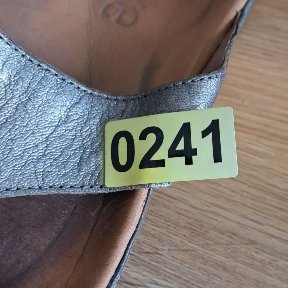 Strive Capri Women UK 7 US 9.5 10 Leather Toe Loop Slide Sandals Anthracite Gray
